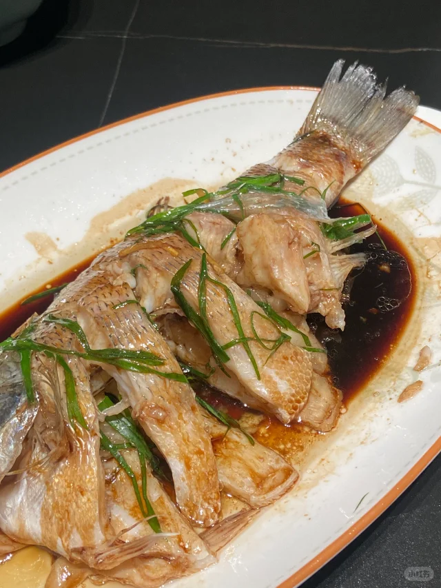 安岳柠檬用于清蒸鱼摆盘特写