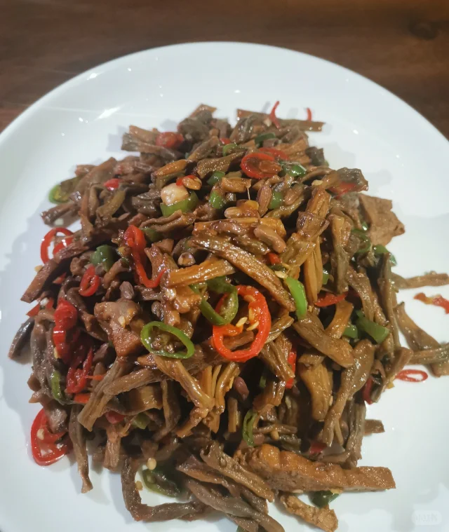 干辣椒炒豆角成品特写