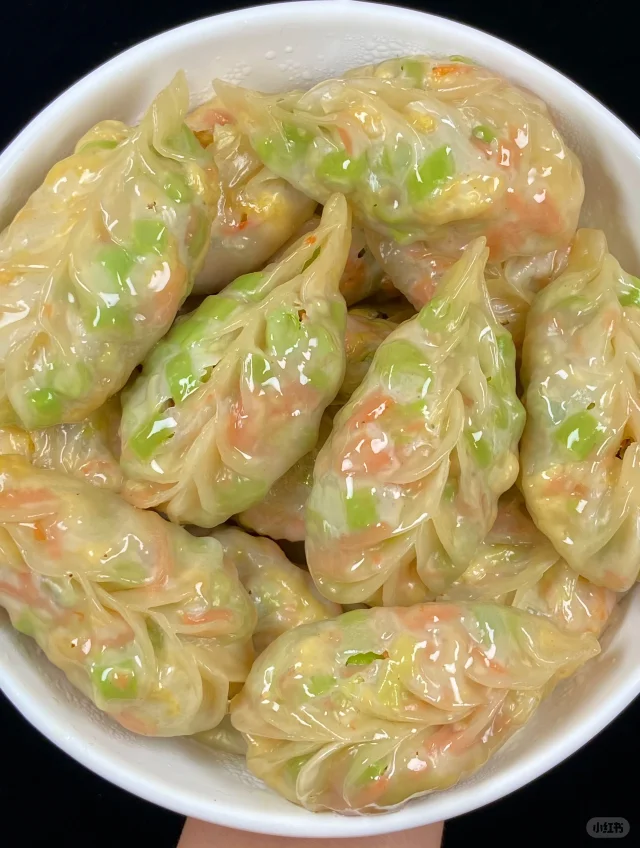 虾仁黄瓜水晶饺成品摆盘