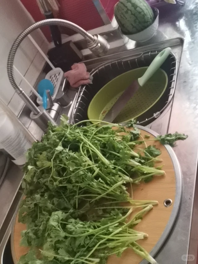 西芹水饺制作食材展示