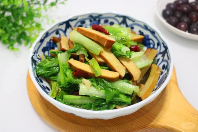 西兰花与娃娃菜烹饪对比图