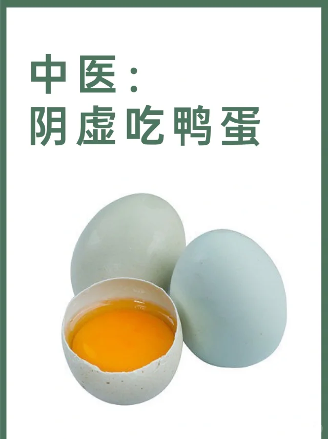 真实临床场景图:三甲中医院体质辨识室,医师运用AI舌诊+脉诊双模态设备进行客观化体质判定,重点展示肝肾阴虚型典型舌象特征及系统自动分型界面 中医体质辨识场景:专业医师使用标准化舌诊仪采集患者舌象(舌红少苔),同步操作脉诊仪记录细数脉波形,电脑屏幕显示“肝肾阴虚”体质分型结果