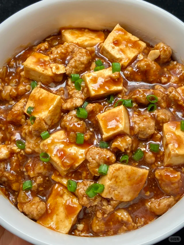 家庭餐桌上以大豆为主角的健康菜肴拼图