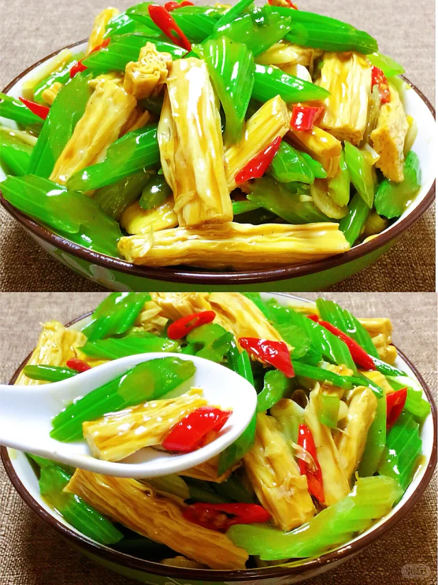 高清俯拍:左侧为斜切冰镇香芹段(翠绿挺括、表面水珠晶莹);右侧为焯水冷却后的腐竹菱形片(淡黄透亮、边缘整齐无碎屑);背景为玻璃碗中淡盐冷水与计时器特写,凸显45分钟浸泡标准 香芹与腐竹预处理对比图