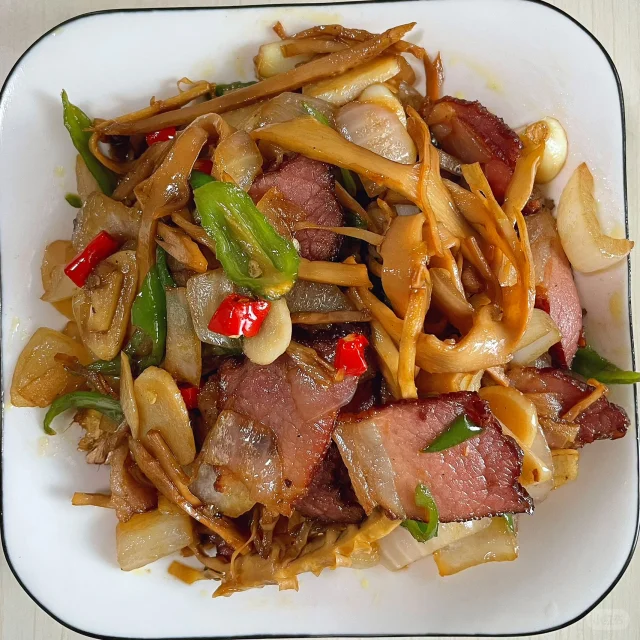 家庭厨房烹饪雷笋场景