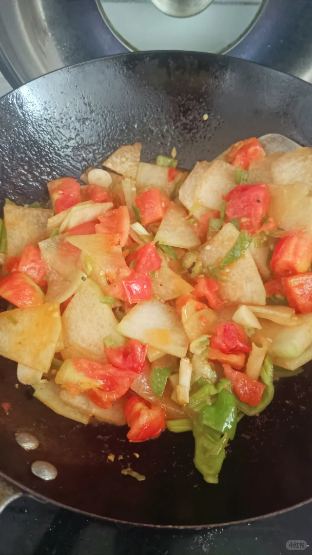 家庭厨房制作过程场景