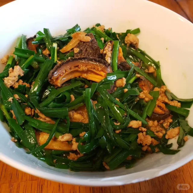 枸杞与韭菜生蚝搭配菜肴