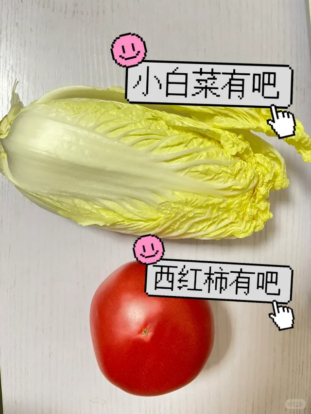 高清俯拍白菜番茄小炒成品图:突出白菜的脆嫩质地与番茄的沙糯状态,酱汁均匀包裹无水渍,色彩对比鲜明,体现‘清爽不腻’核心卖点 白菜番茄小炒特写:青白相间的脆嫩白菜片与橙红沙糯番茄块在浅色陶瓷盘中堆叠,表面泛着琥珀色酱汁光泽,撒有翠绿蒜末,背景为木质料理台