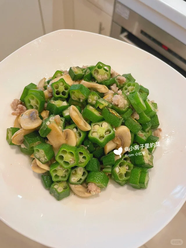秋葵与鸡蛋的营养对比图示